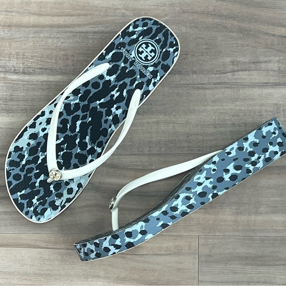 Tory Burch wedges flip flop Sandals in a 10 - Picture 2 of 3